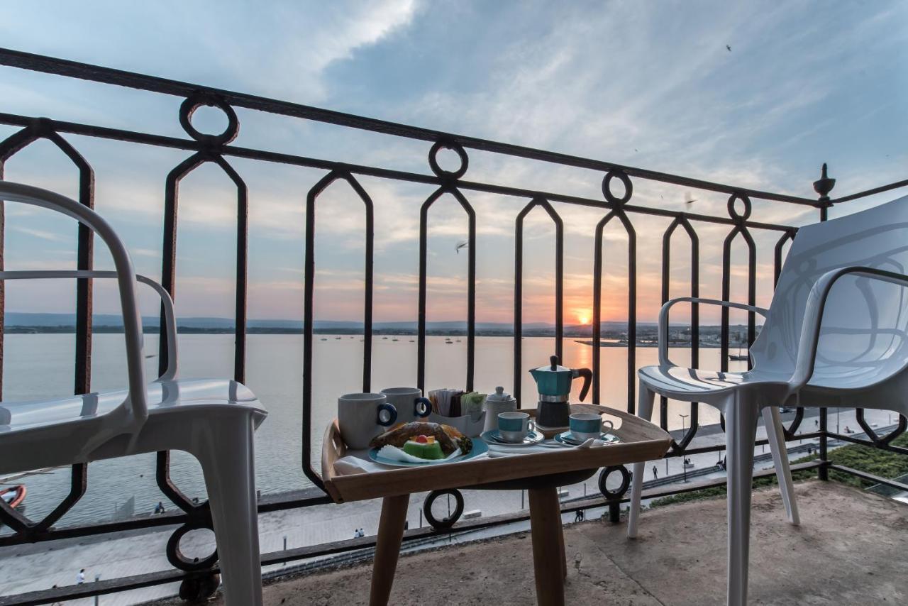 Duomo Seaside Deluxe Apartment By Ortigia Apartments Syracuse Exterior photo