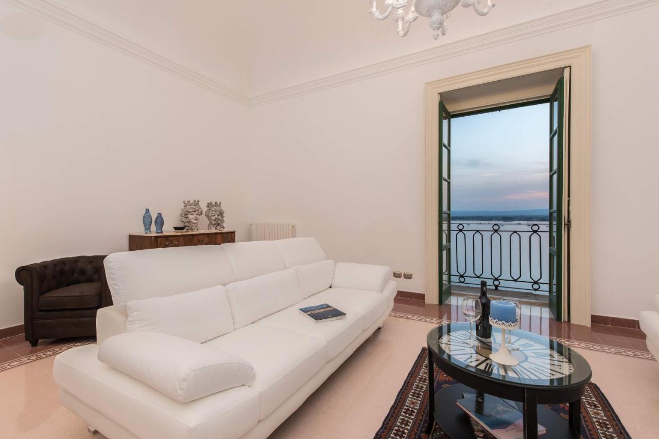 Duomo Seaside Deluxe Apartment By Ortigia Apartments Syracuse Exterior photo